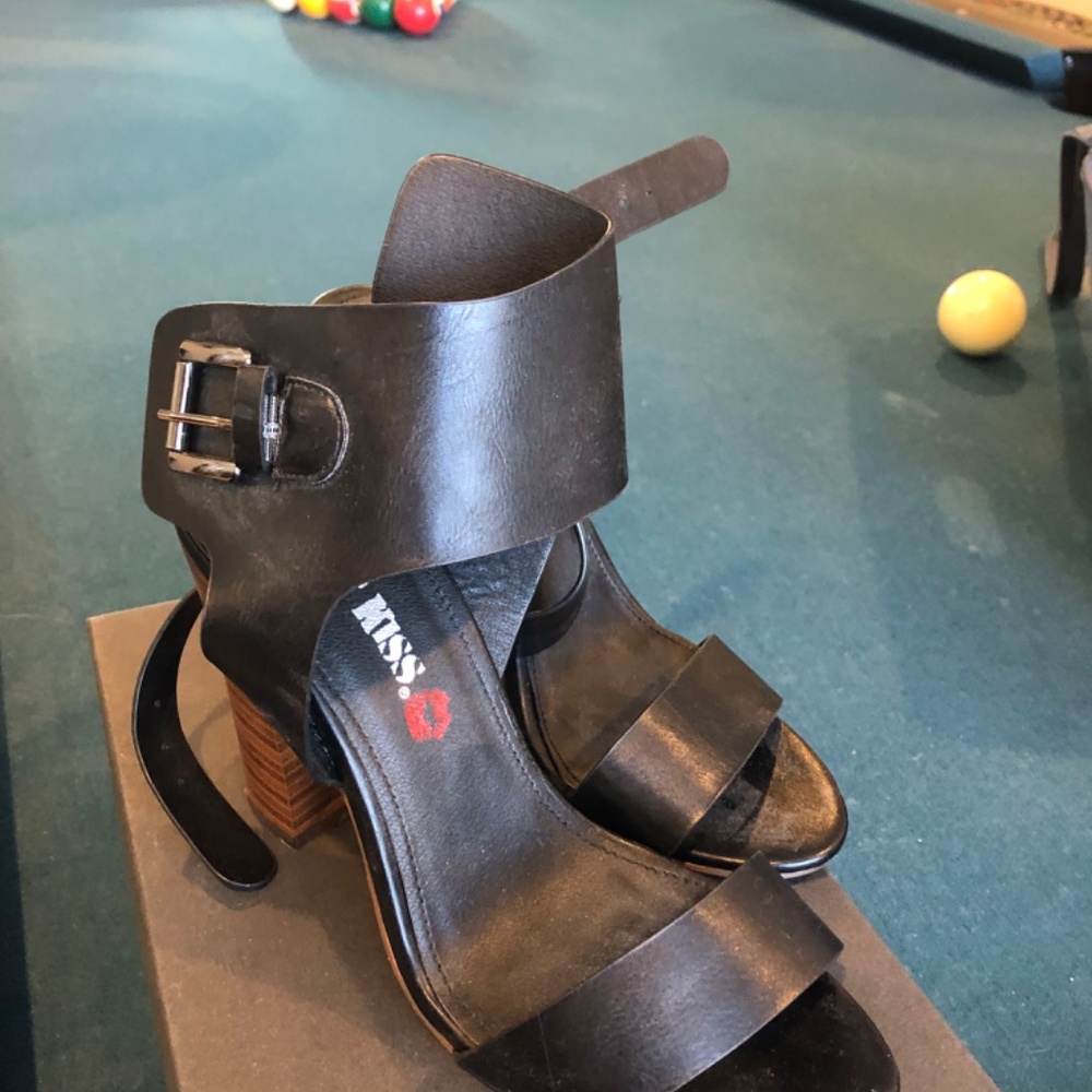 Shoes - Picture 13 of 16